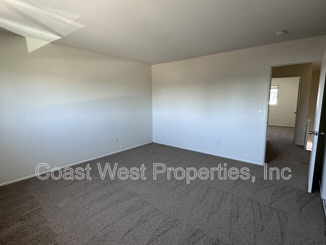 Building Photo - 1168 Cypress Ave