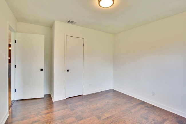 Building Photo - 7002 Skynook Dr