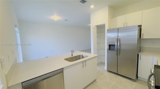 Building Photo - 2755 SE 25th Ave