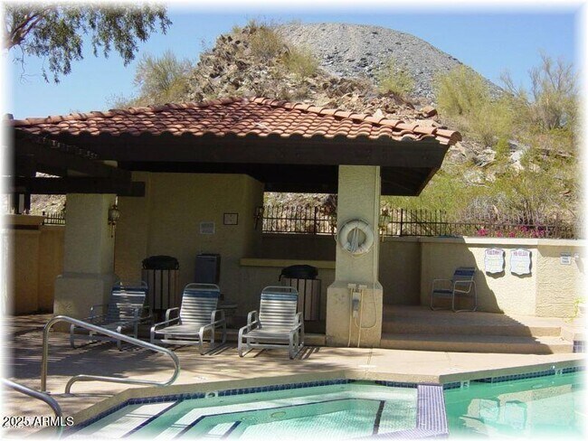 Building Photo - 7557 N Dreamy Draw Dr