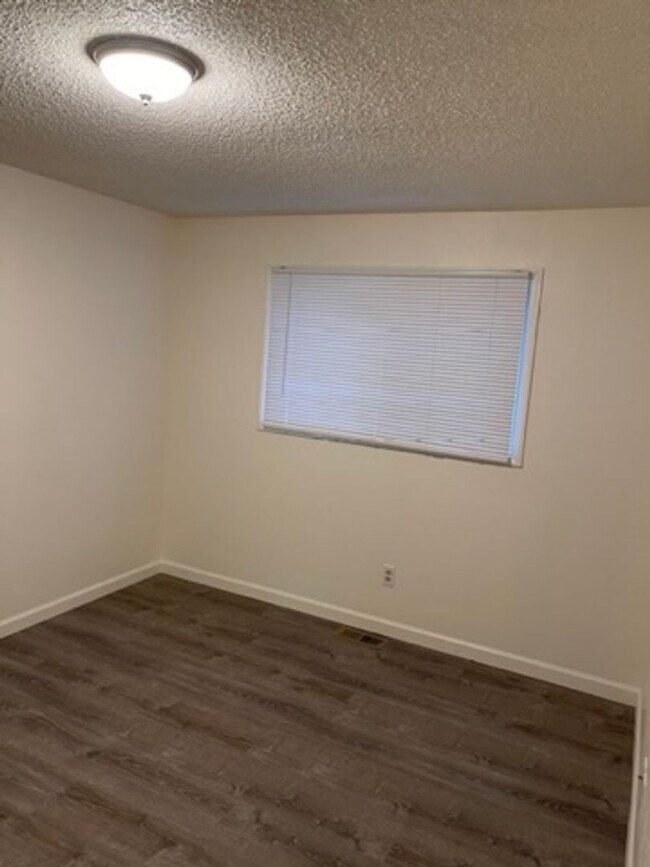 Building Photo - 4 Bedroom Duplex