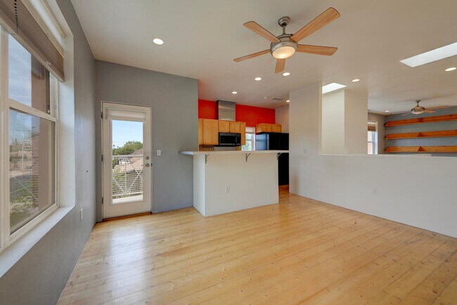 Building Photo - 1020 6th St NW