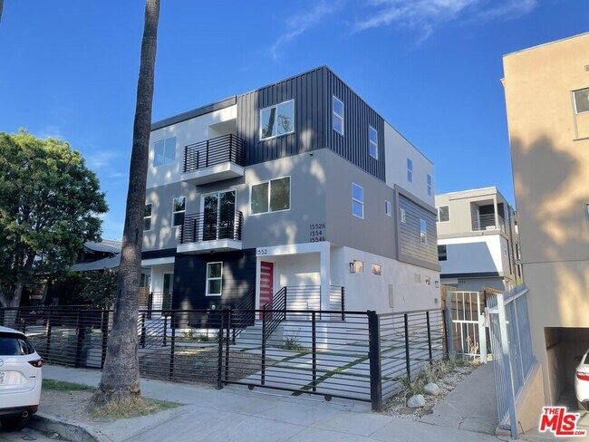 Building Photo - 1554 Winona Blvd