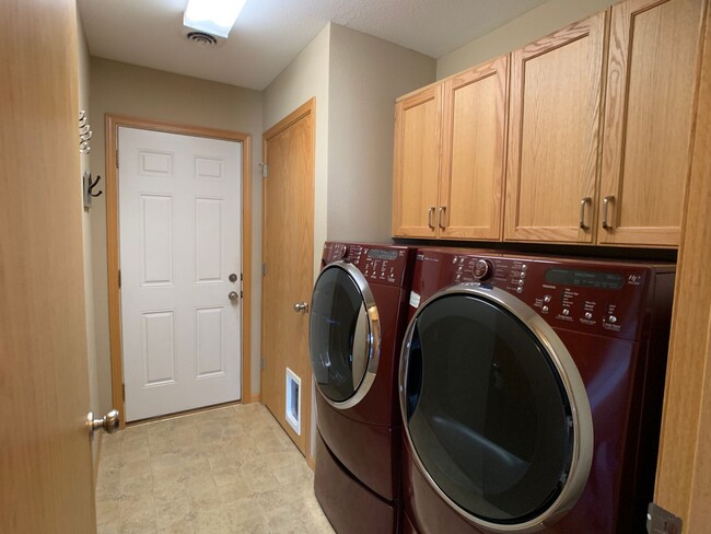 Building Photo - WEST SIDE OF MANHATTAN! FENCED BACKYARD!