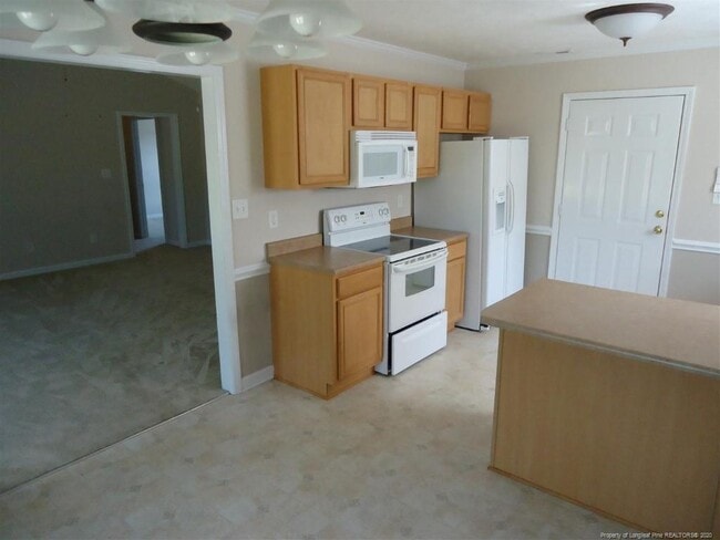 Building Photo - 3694 Pioneer Dr