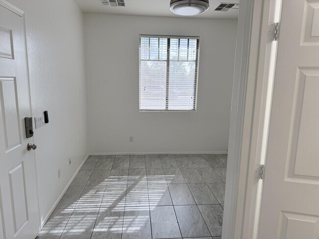 Building Photo - 7706 S 24th Dr