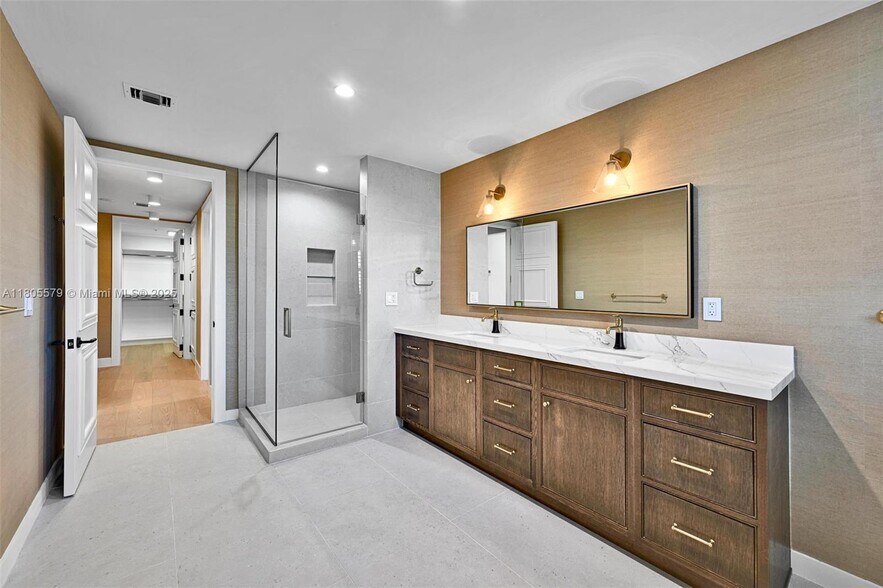 Building Photo - 13637 Deering Bay Dr