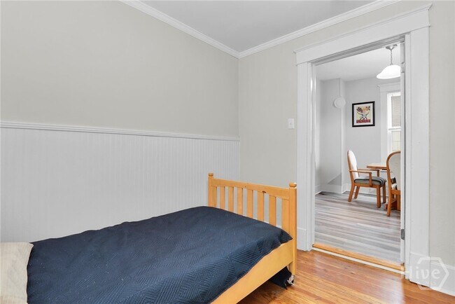 Building Photo - 530 E 35th St