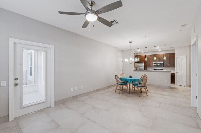 Building Photo - Upscale & renovated 3Bedrooms / 2Baths condo-unit in MetroWest community!