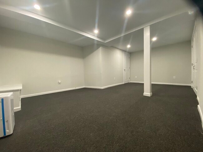 Building Photo - 270 Sunderland Rd