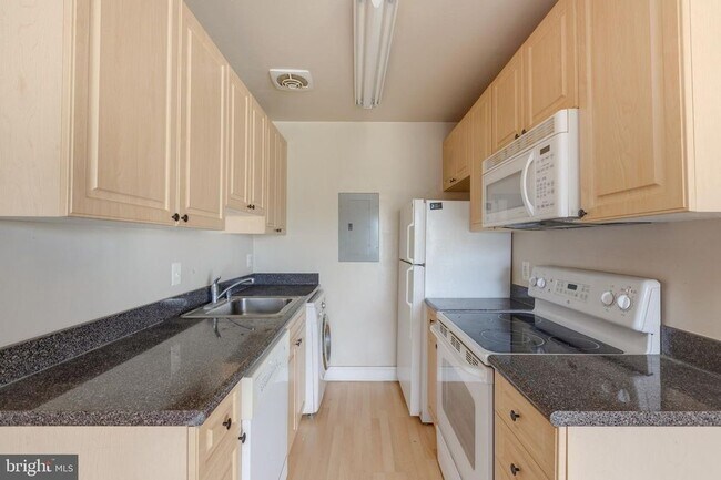 Building Photo - 1009 Chillum Rd