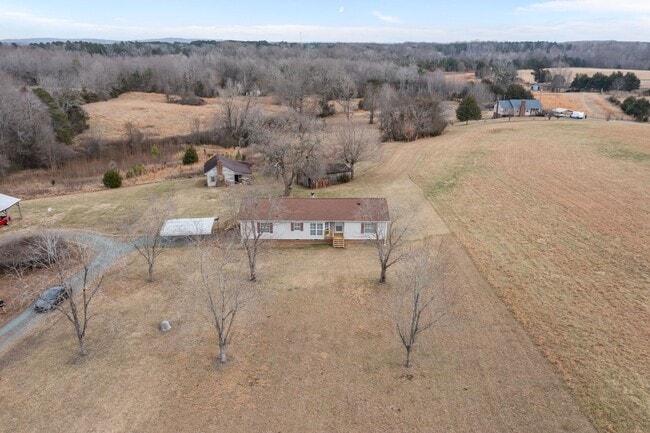 Building Photo - Charming 4-Bedroom Home on Spacious 2.64-Acre Lot in Graham, NC