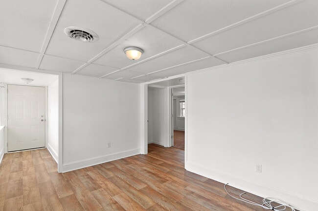 Building Photo - 104 N Layton Ave