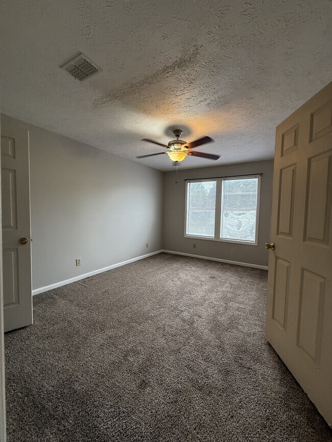 Building Photo - 979 Stewarts Creek Dr