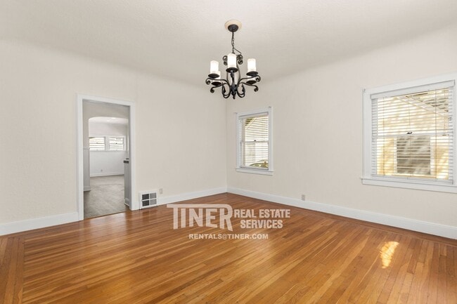 Building Photo - 842 42nd St