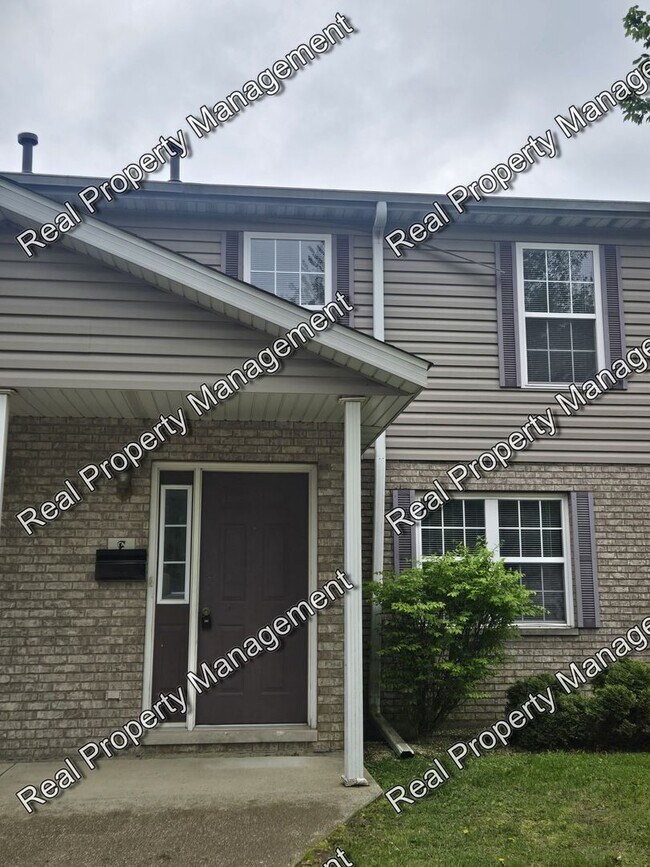 Building Photo - Updated 3 Bedroom Townhome