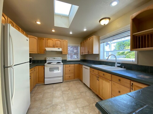 Building Photo - Charming Two Bedroom Napa Home for Rent – ...