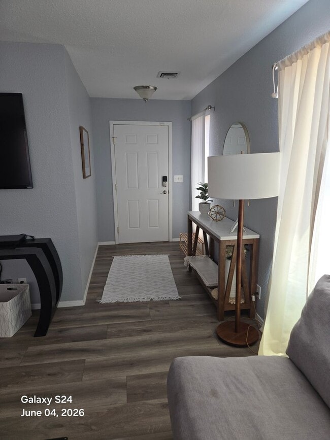 Building Photo - 2889 Hidden Valley Dr
