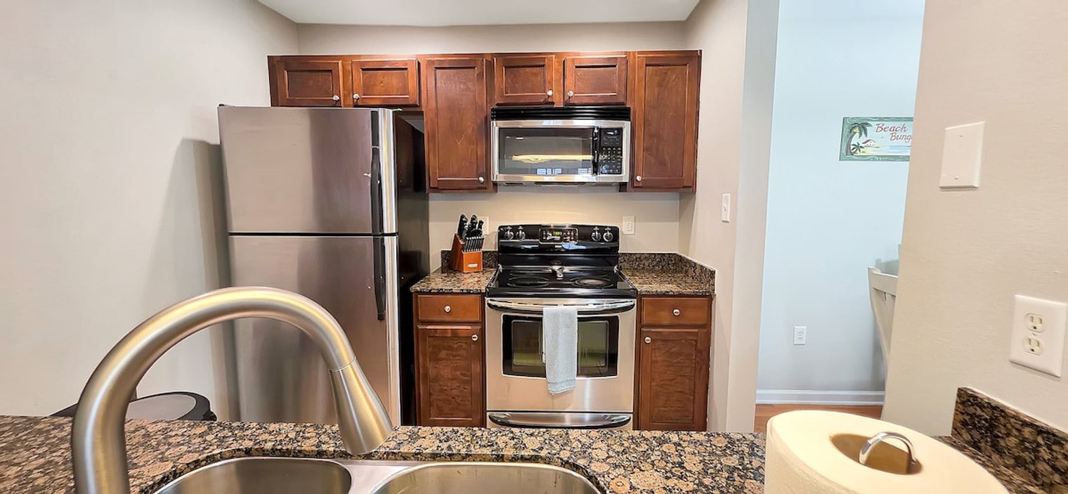 Building Photo - 2421 Beachview Dr
