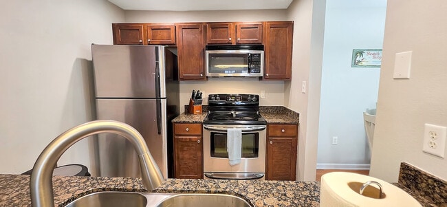 Building Photo - 2421 Beachview Dr