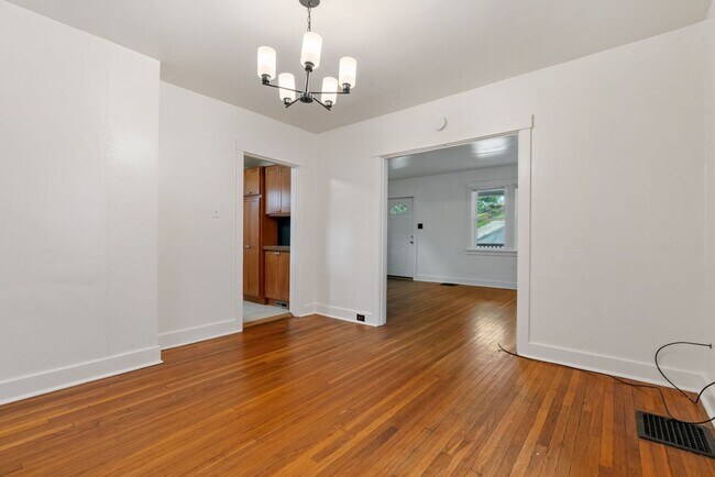 Building Photo - Updated 2 Bedroom Single Family Home In Be...