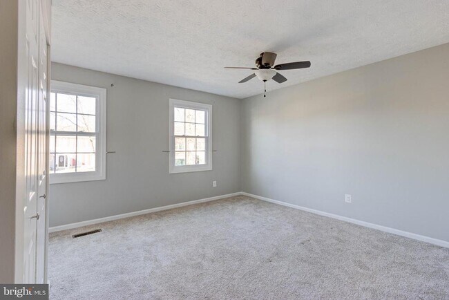 Building Photo - 7925 Carriage Dr