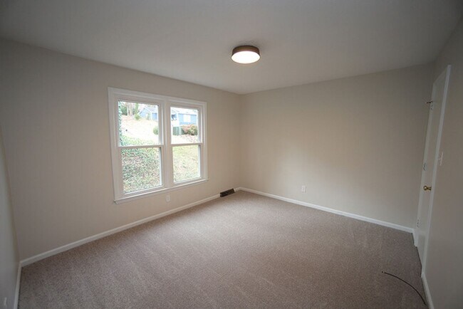 Building Photo - Renovated One Level Home in Fantastic North Raleigh Location!