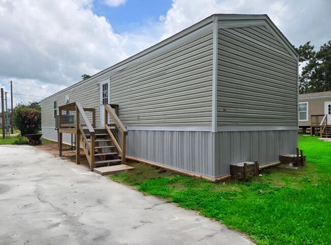 Building Photo - 202 Austin St