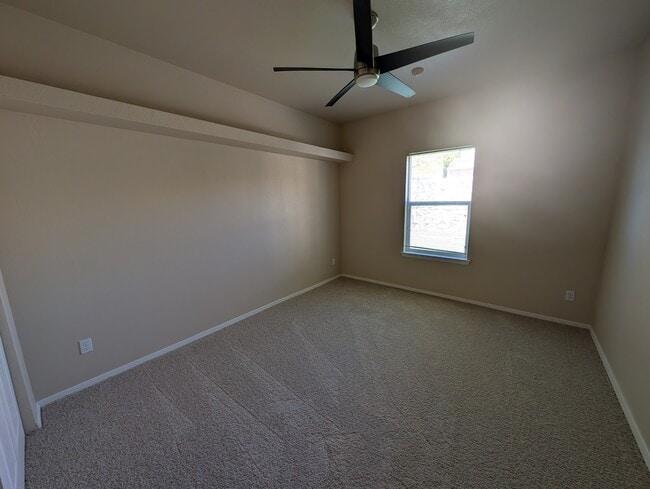 Building Photo - 5803 London Dr