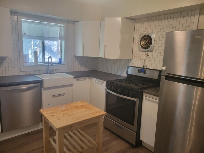 Kitchen - 1043 S Trenton Ave