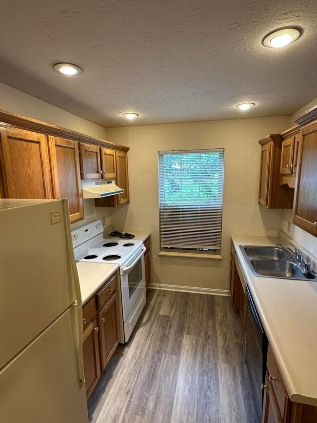 Building Photo - 1017 Smither Dr