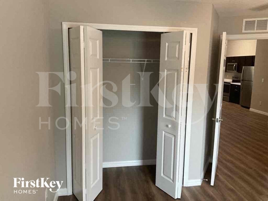 Building Photo - 1235 Desmond St