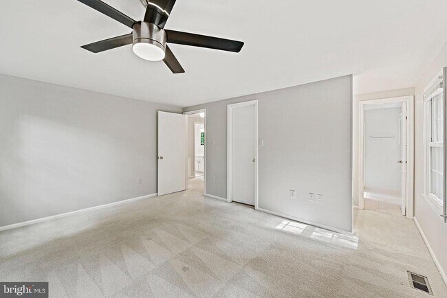 Building Photo - 5847 New England Woods Dr