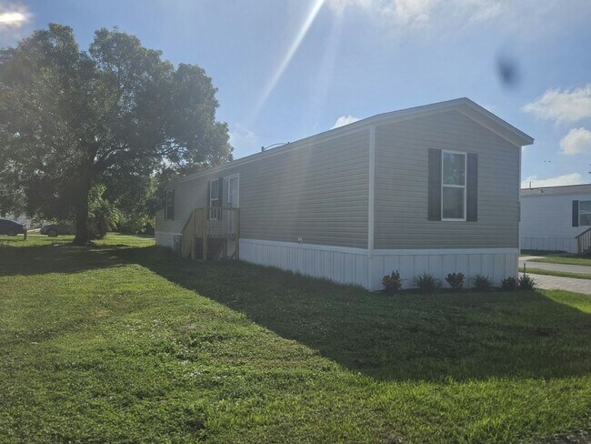 Building Photo - 1030 Myakka Dr