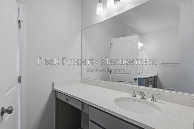 Building Photo - 9256 Magellan Pkwy