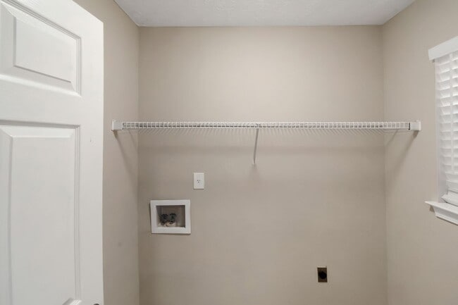 Building Photo - Charming 3BR/2BA Ranch Home in Stockbridge!