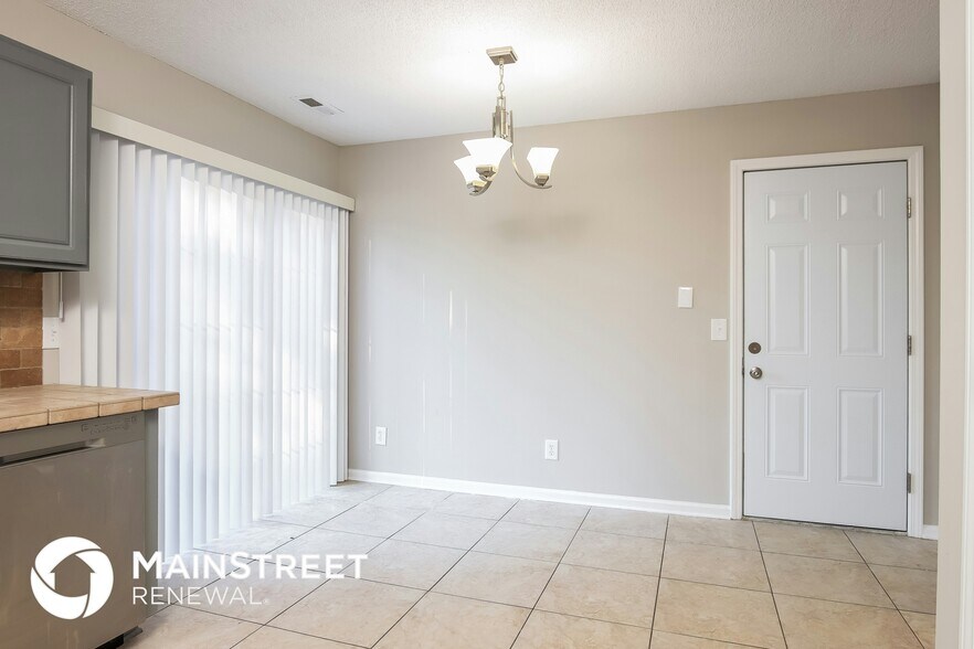 Building Photo - 3912 Toyon Dr