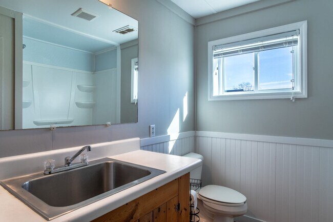 Building Photo - Downtown Apartment