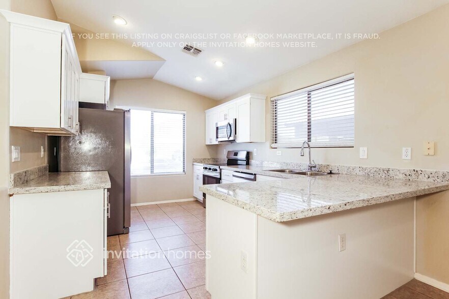 Building Photo - 15139 W Melvin St