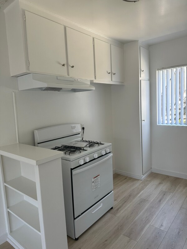 Building Photo - 8200 Owensmouth Ave