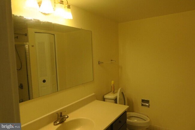 Building Photo - 3709 S George Mason Dr