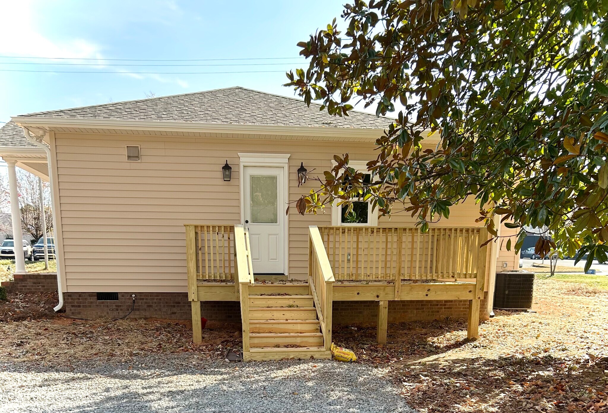 Building Photo - 1405 Barnett St