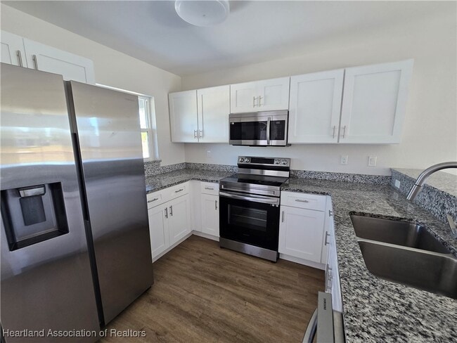 Building Photo - 6803 Dickinson Dr