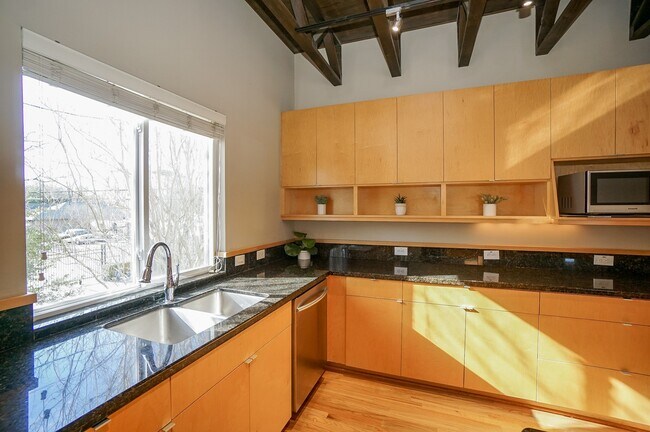 Building Photo - 228 Willard St