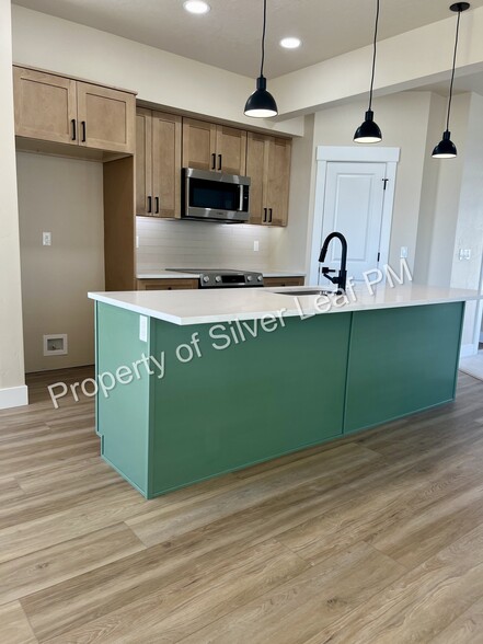 Building Photo - 340 Mayfield Spgs