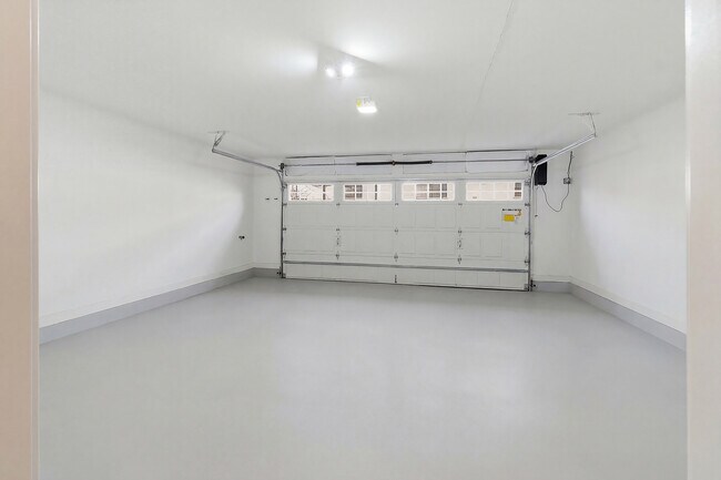 Building Photo - 26 River St