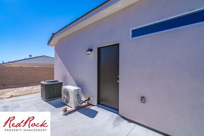 Building Photo - Single Family Home in Hurricane with an attached Casita!