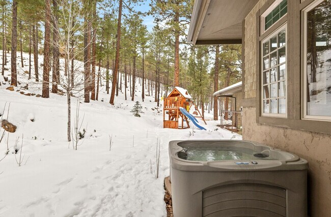 Building Photo - 4955 Hidden Hollow Rd