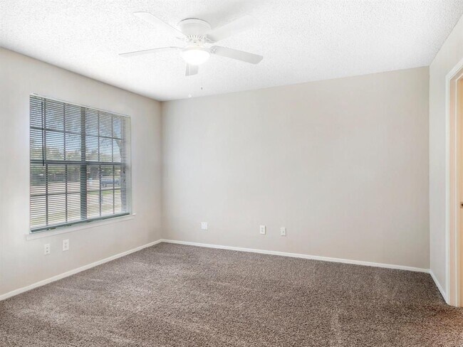 Building Photo - 333 Melrose Dr