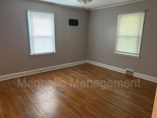 Building Photo - 437 Norvell St